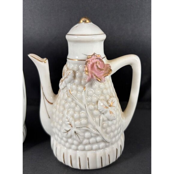 Vintage Teapot Salt and Pepper Shakers White Gold W/ Pink Flower Japan - Picture 2 of 7
